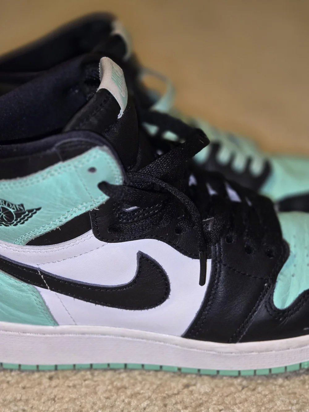 Nike Air Jordan 1 Retro High OG White Black Mint Green